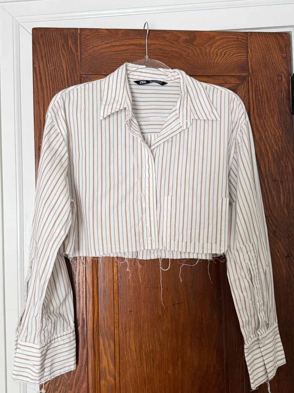 ZARA Cropped Striped Button-Up Shirt in Cream and Tan size S